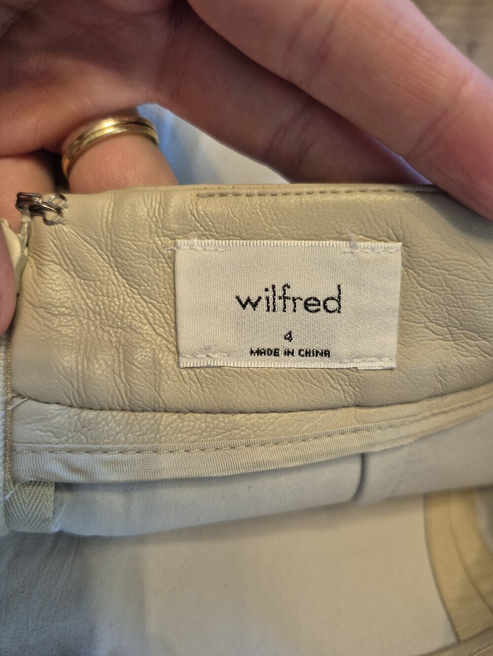 Wilfred Aritzia Women's Contemporary Cream Patio Faux Leather Mini Skirt Size 4 - Picture 7 of 9